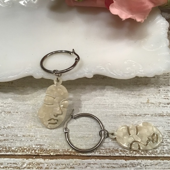 Lady Face Earrings - Picture 5 of 8